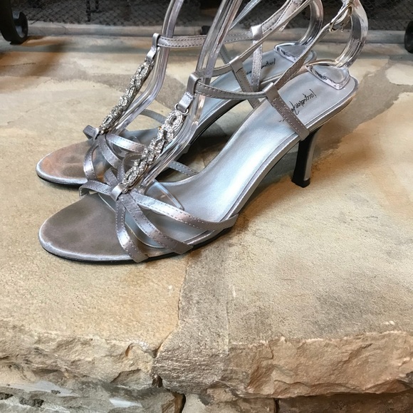Jacqueline Ferrer Silver Ankle Strap Heels 7 1/2 - Picture 5 of 8